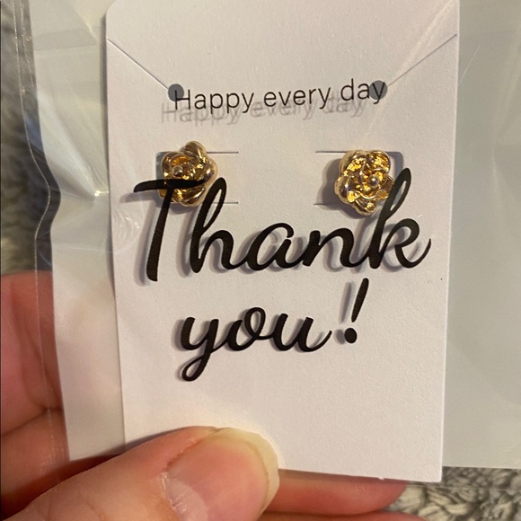 Different Design earrings - Picture 6 of 10